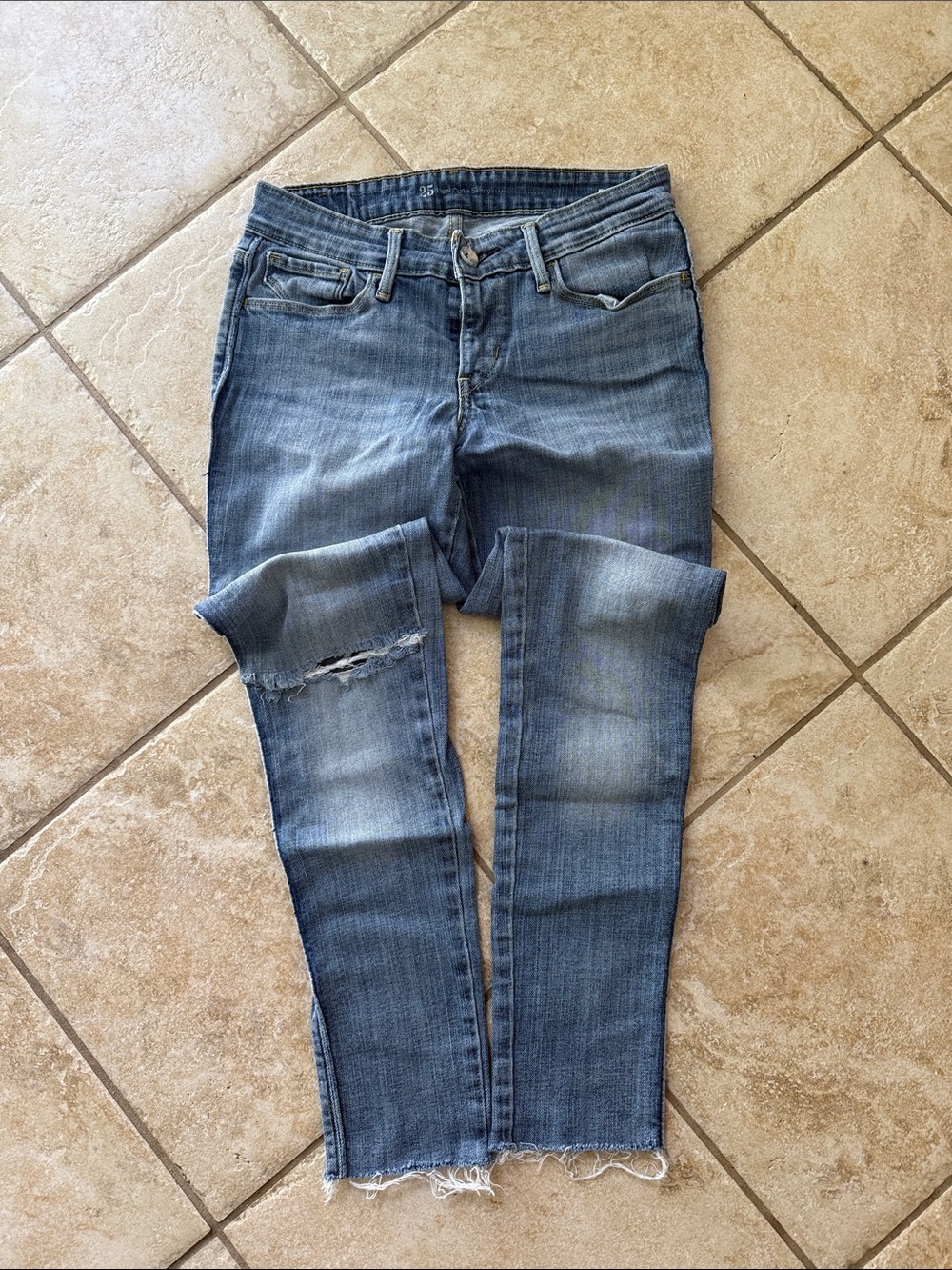 Levi's Women’s Light Blue Skinny Jeans with Distressed Knee